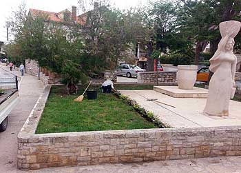 Grad Supetar - radovi na uređenju gradskih površina